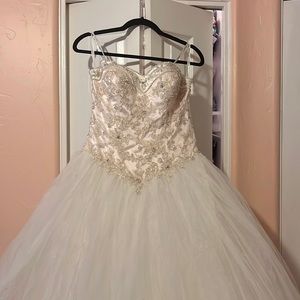 Beautiful fairytale Wedding dress